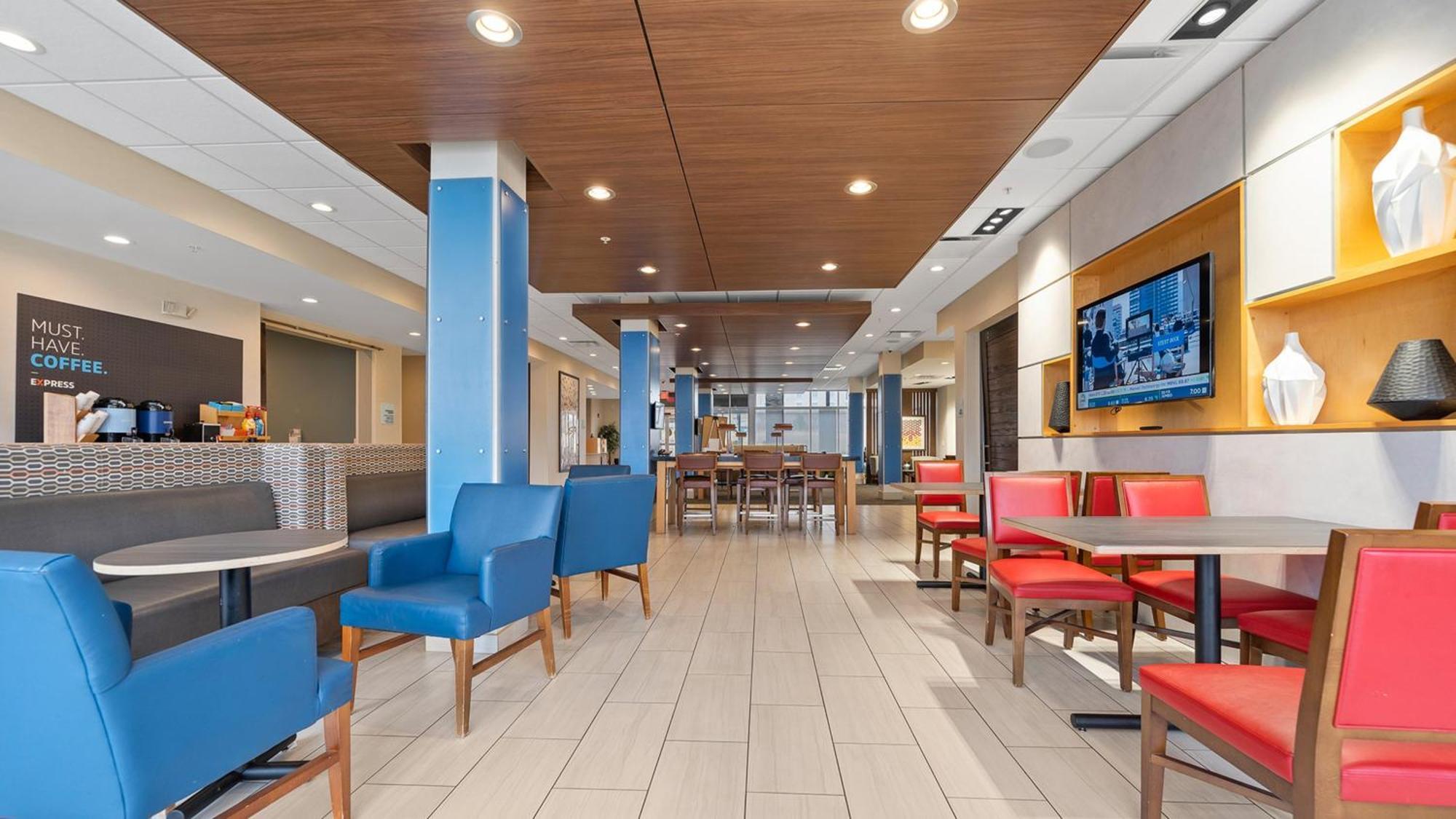 Holiday Inn Express & Suites Macon North By Ihg Exterior photo