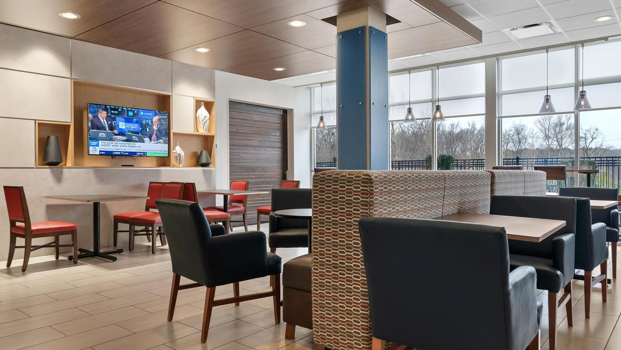 Holiday Inn Express & Suites Macon North By Ihg Exterior photo