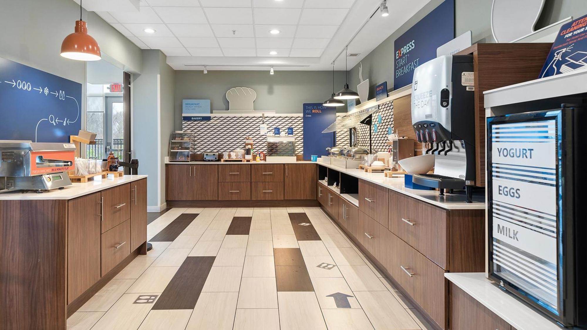 Holiday Inn Express & Suites Macon North By Ihg Exterior photo