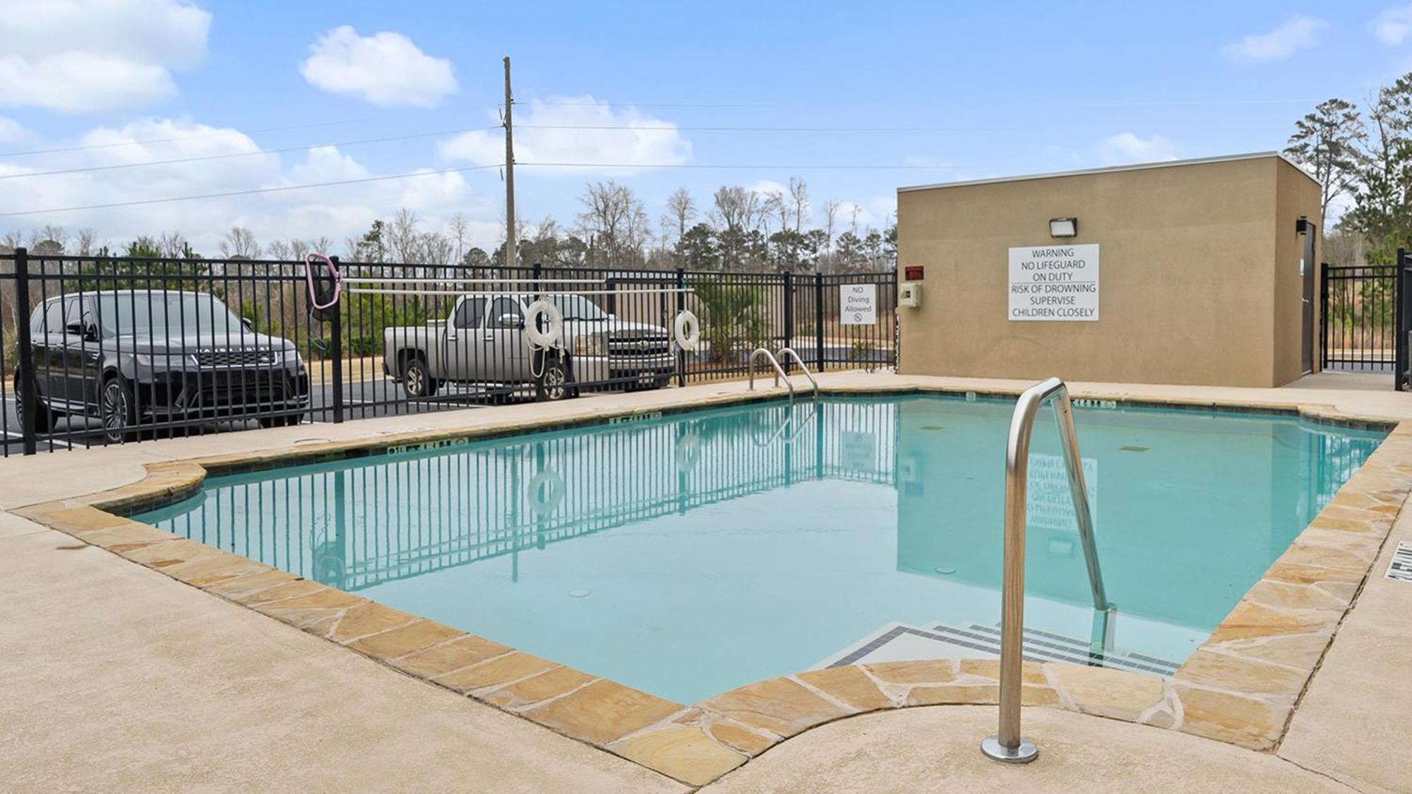 Holiday Inn Express & Suites Macon North By Ihg Exterior photo