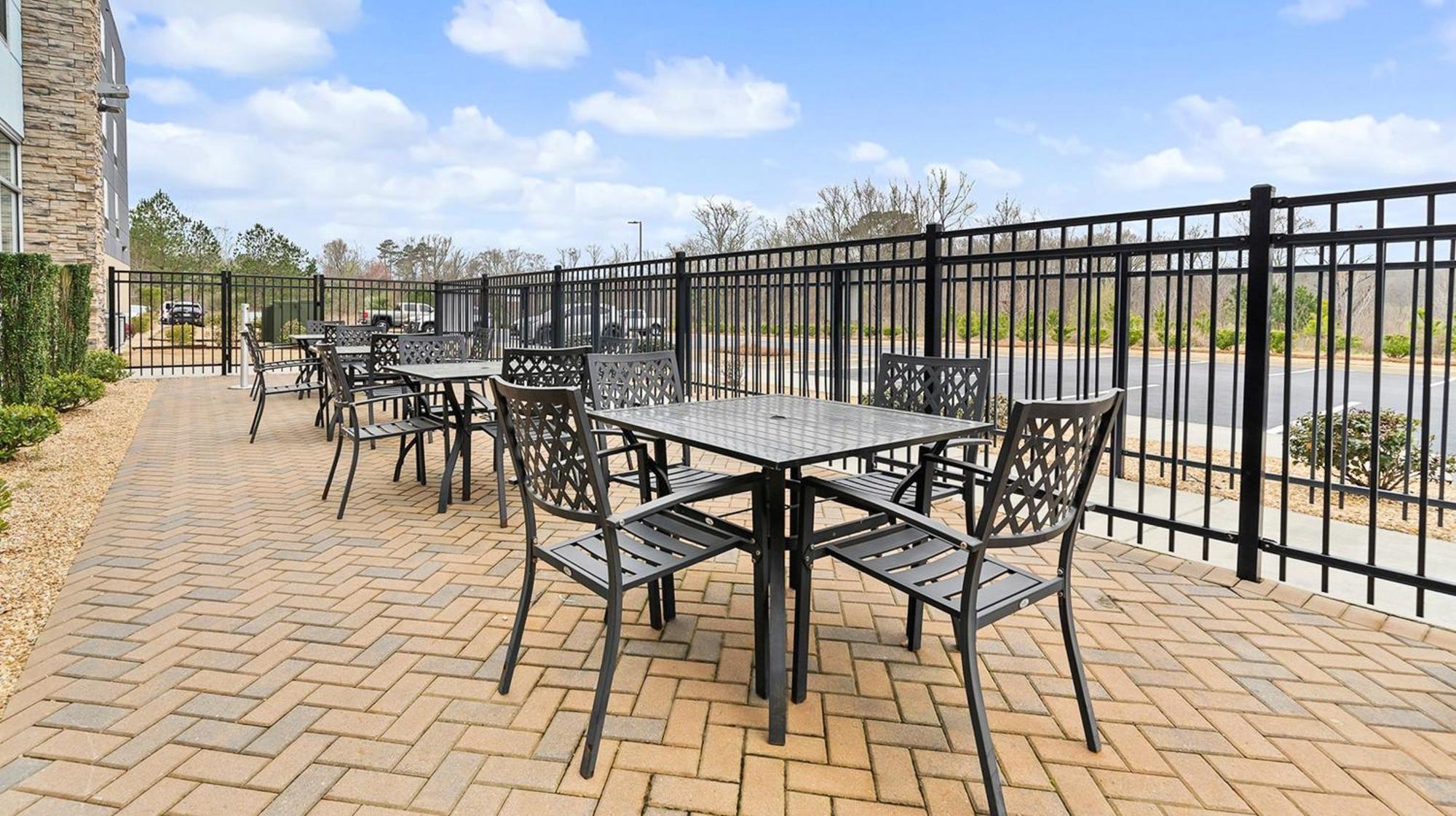 Holiday Inn Express & Suites Macon North By Ihg Exterior photo