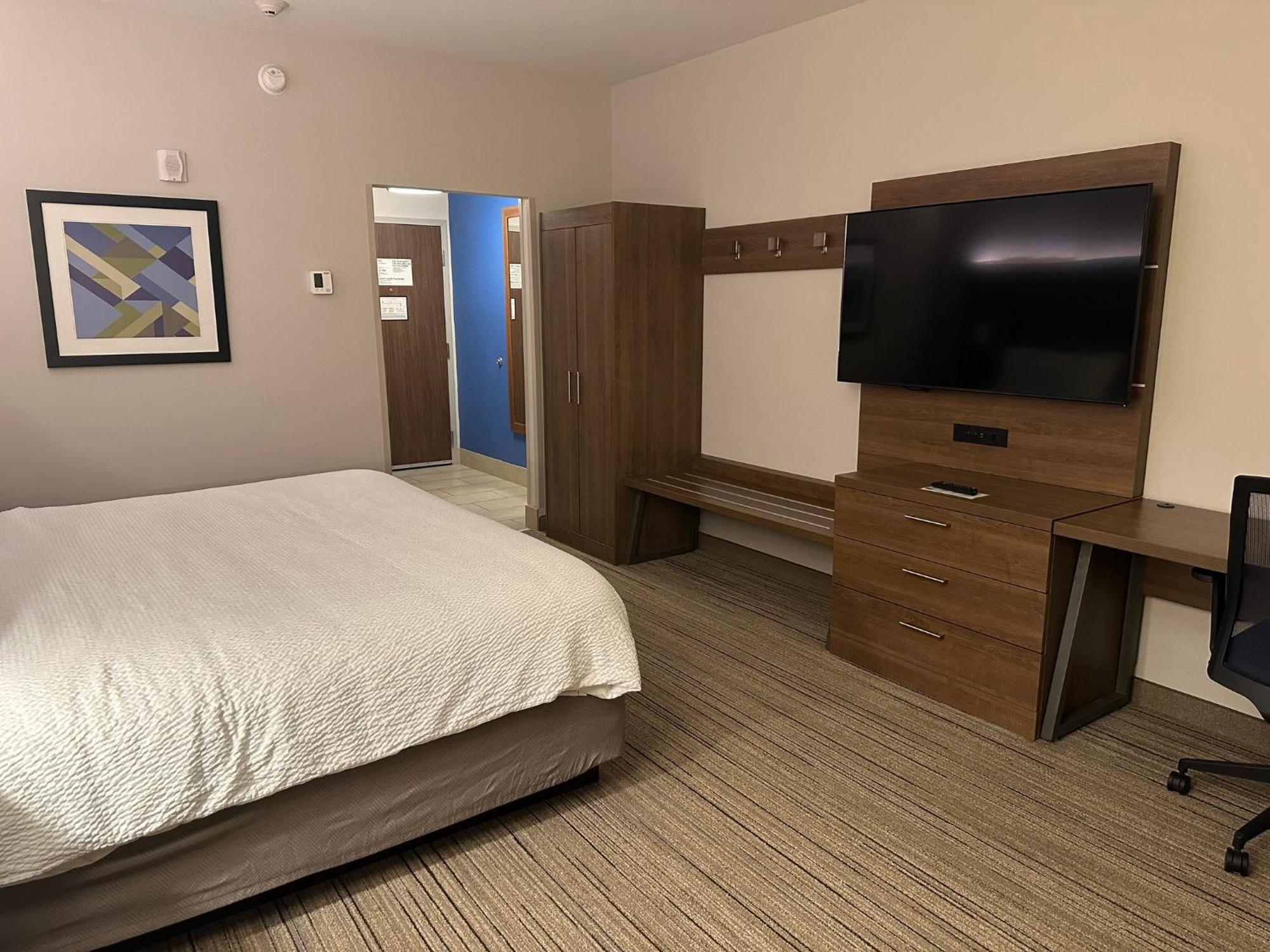 Holiday Inn Express & Suites Macon North By Ihg Exterior photo